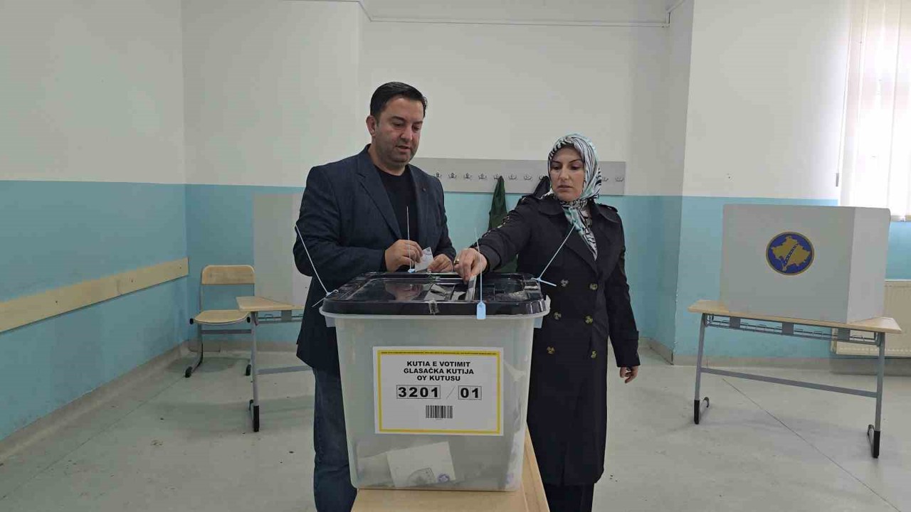 Kosova’nın tek Türk belediyesi Mamuşa’da Abdülhadi Krasniç yeniden seçimi kazandı
