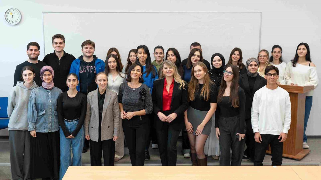 "Liderliğin temeli iletişim"
