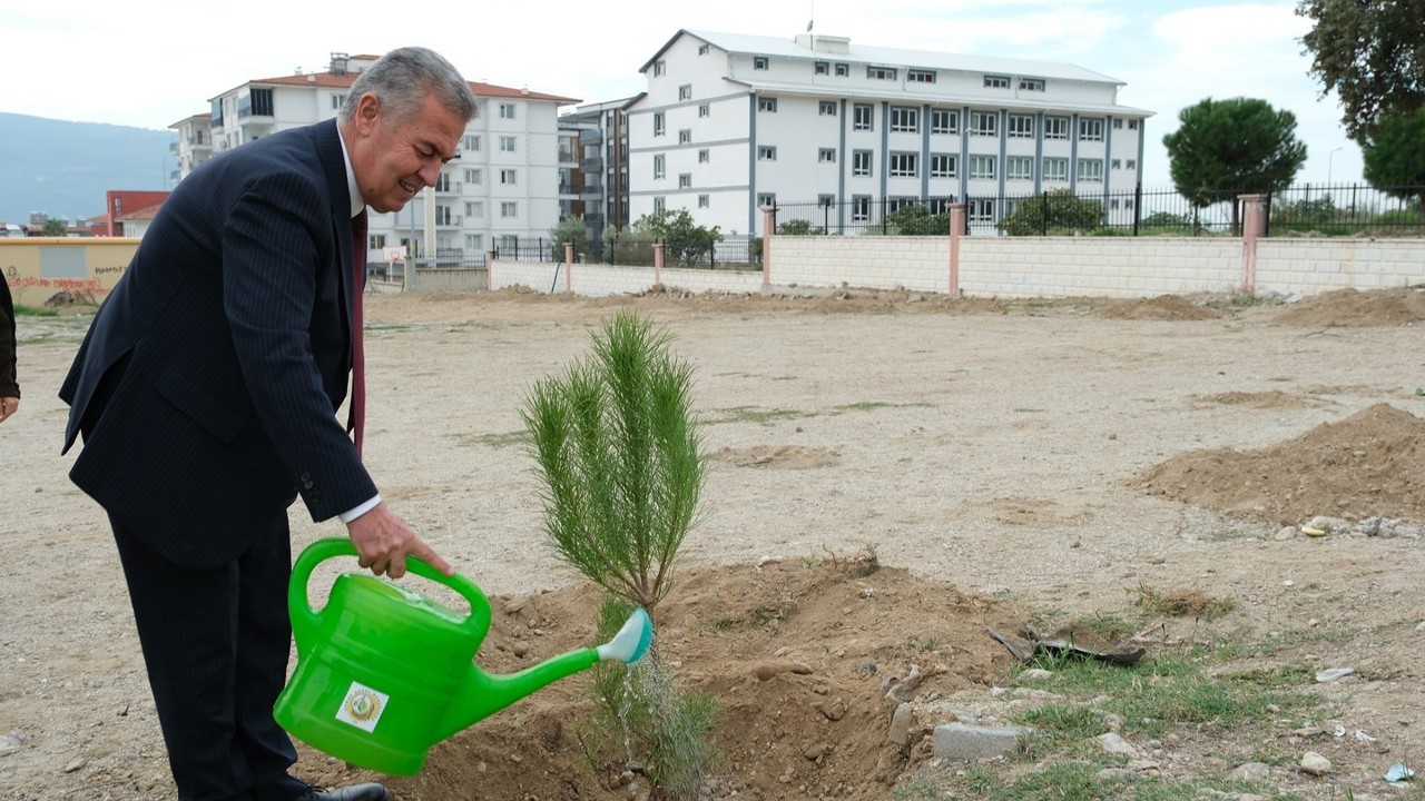 Buharkent’te ’Geleceğe Nefes Olacak’ fidanlar toprakla buluştu
