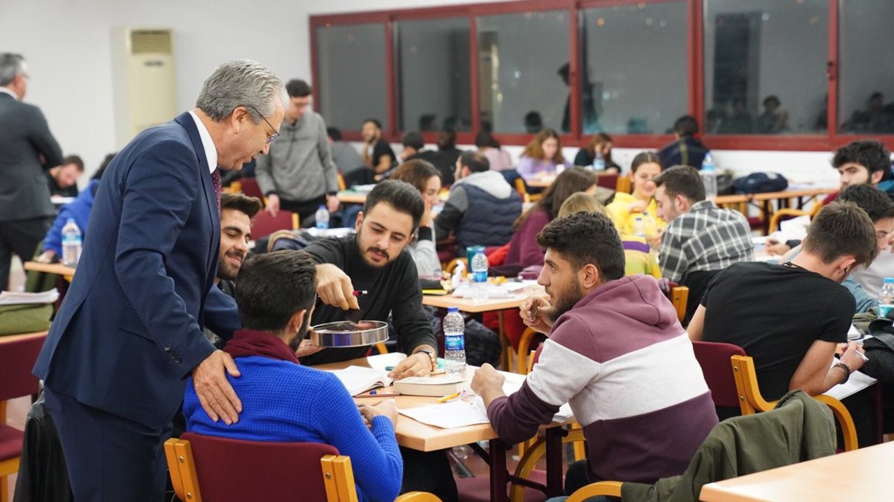 Egeli gençlerin vazgeçilmez mekânı: Ege Üniversitesi Merkez Kütüphanesi
