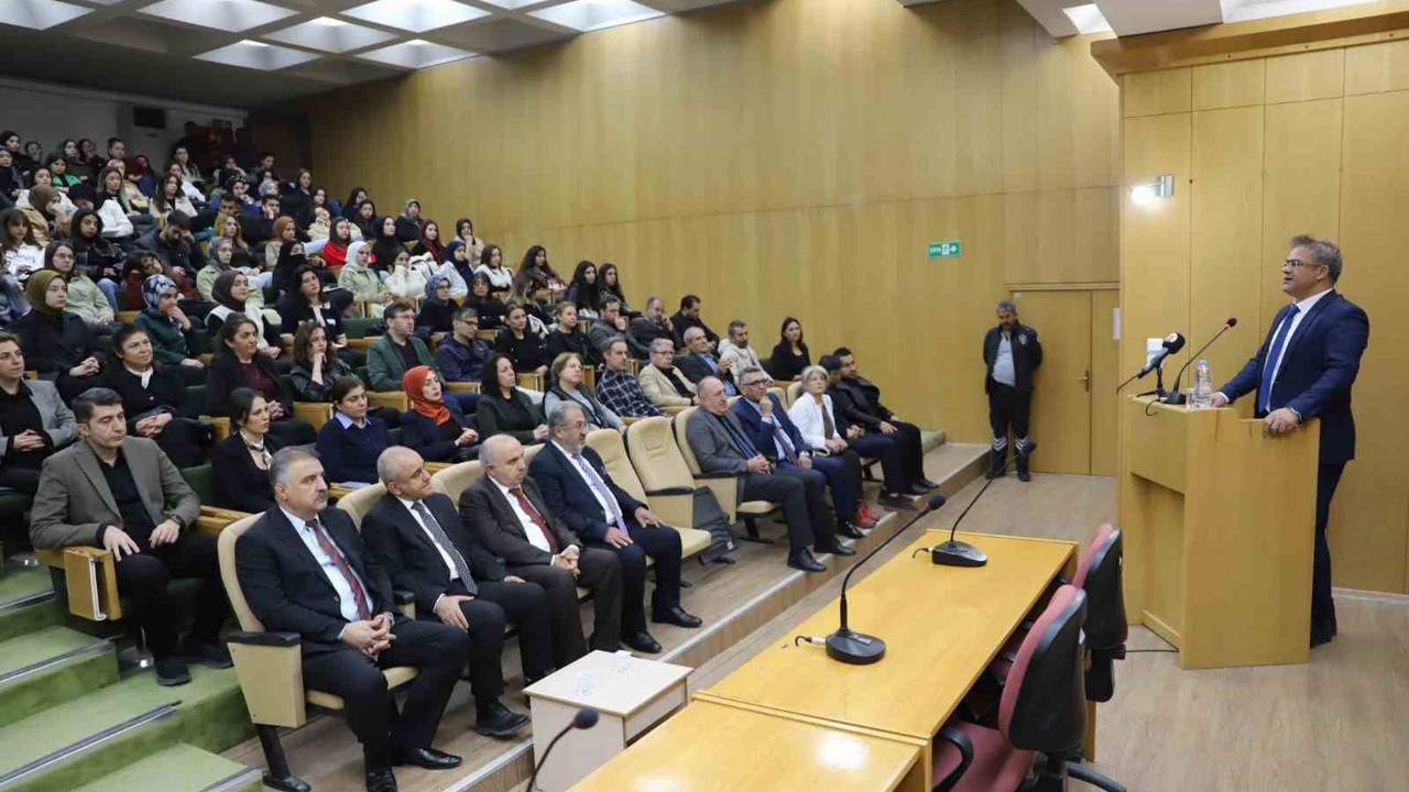 FÜ’de "Atatürk’ün İleri Görüşlülüğü" konferansı
