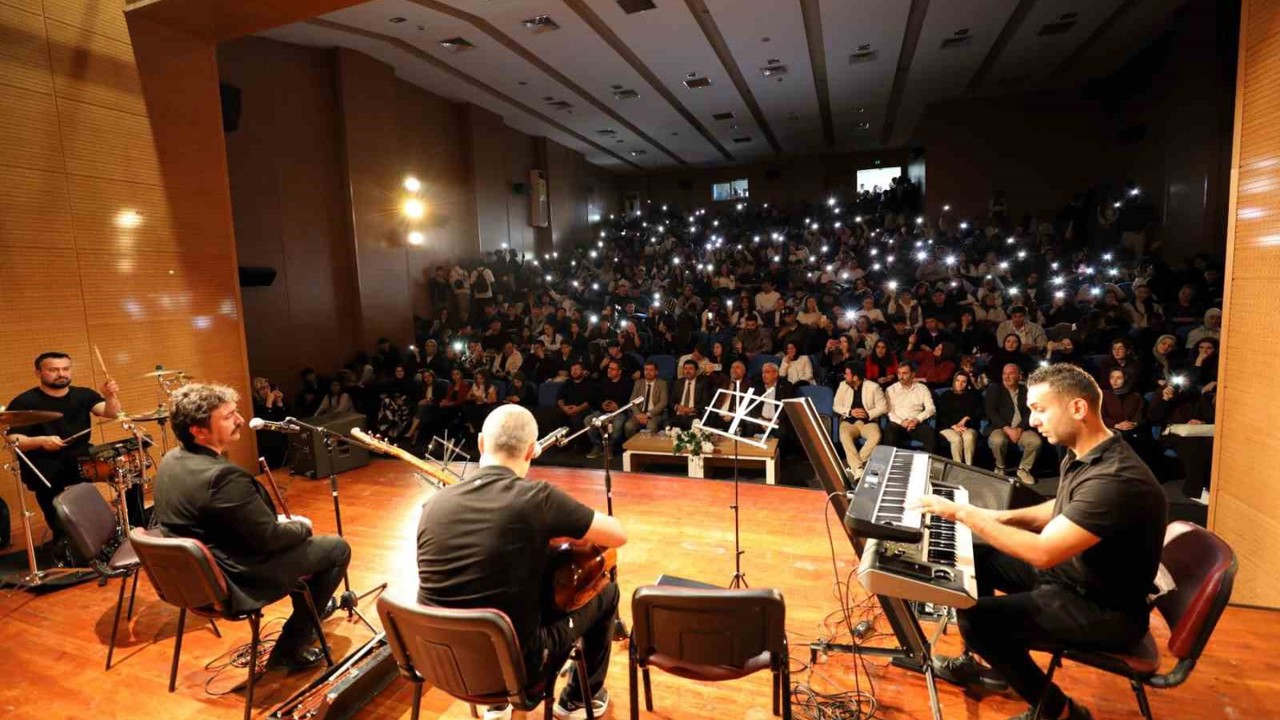 SUBÜ’den uluslararası öğrencilere türkü konseri
