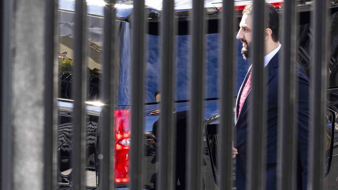 Suriye Devlet Başkanı eş-Şara, ABD Başkanı Trump ile bir araya geldi
