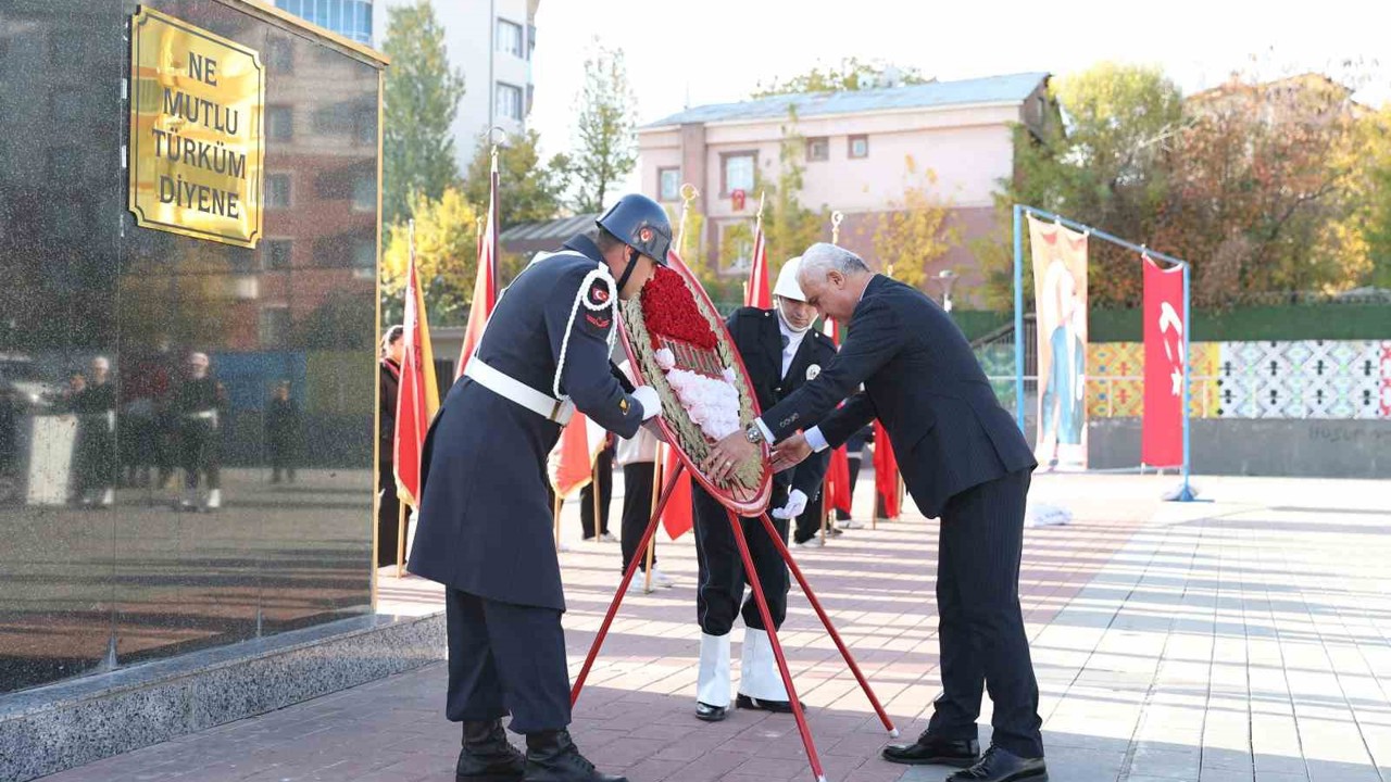 Muş’ta 10 Kasım töreninde dikkat çeken detay
