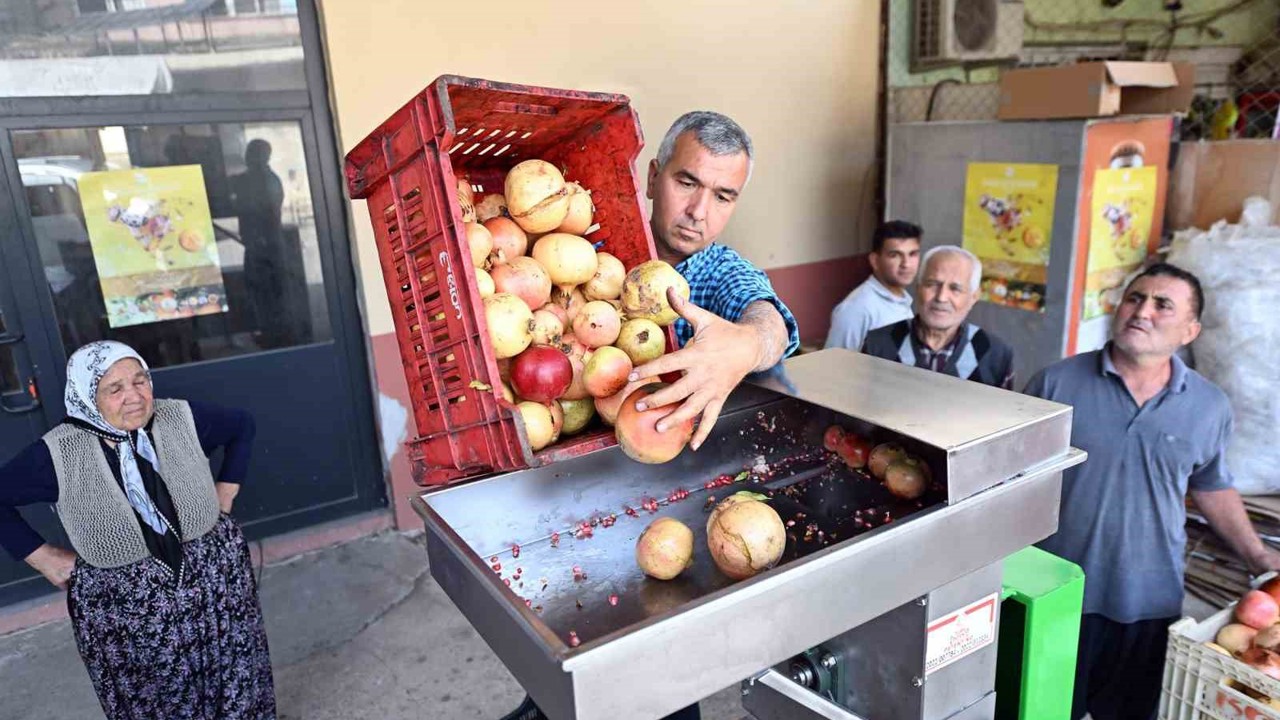 Mersin’de nar üreticilerine makine desteği
