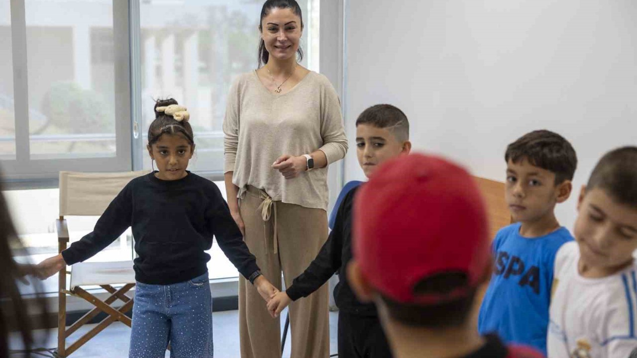 Mersin’de ücretsiz tiyatro kursuna yoğun ilgi
