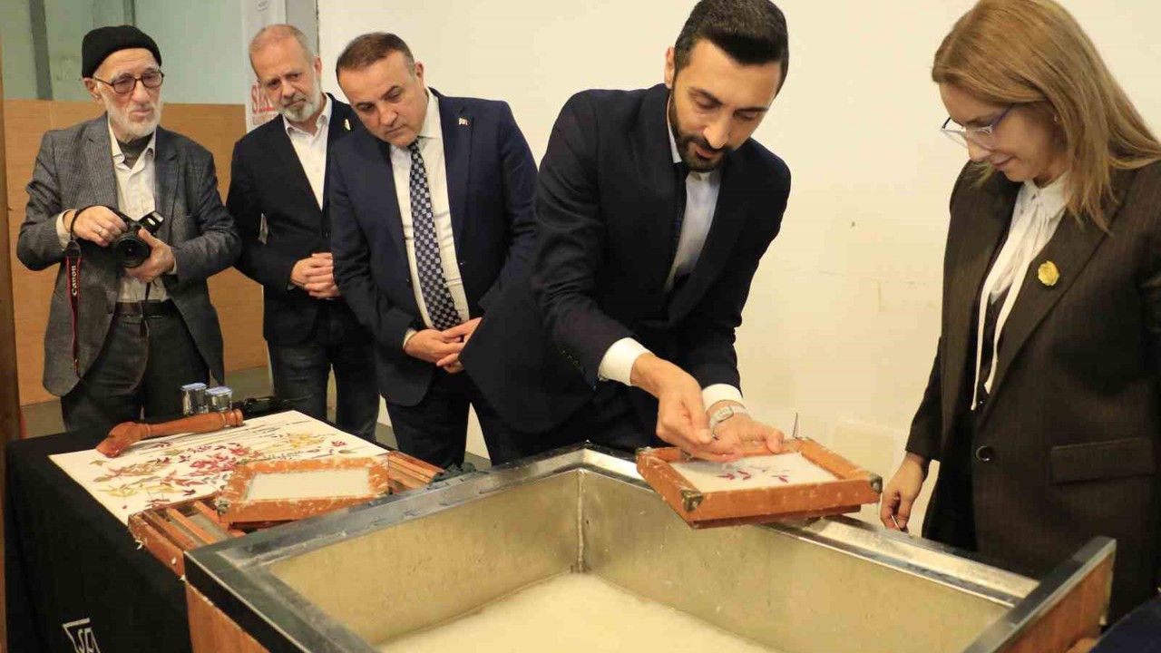 Kağıtta açan çiçekler sergisi SEKA’da açıldı
