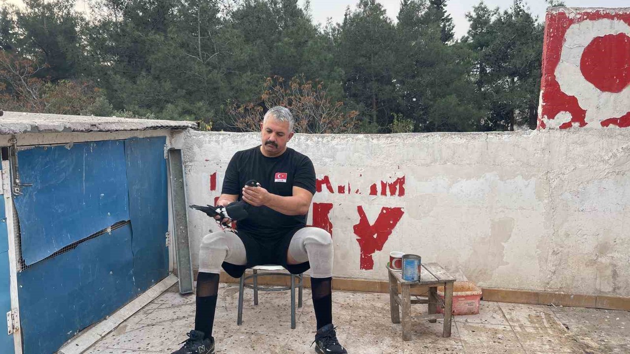 İki ayağını kaybetti, güvercinlerle hayata bağlandı
