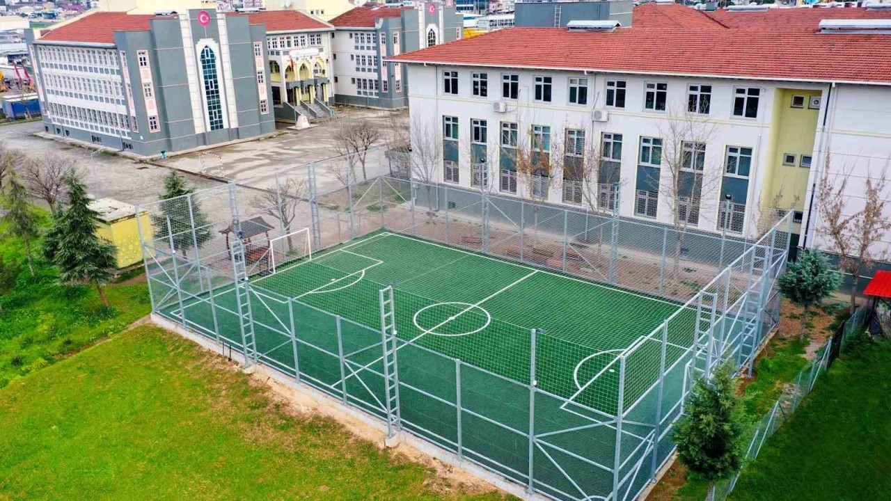 6 ilçedeki kırsala 12 futbol sahası
