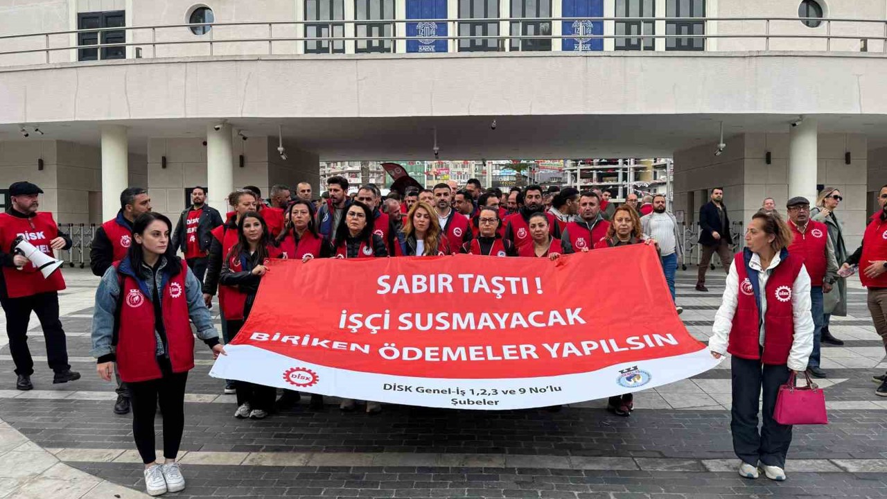 İzmir Büyükşehir önünde işçilerden oturma eylemi
