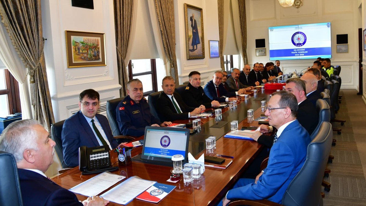Kış mevsimi öncesi trafik tedbirleri ve koordinasyonu konuşuldu
