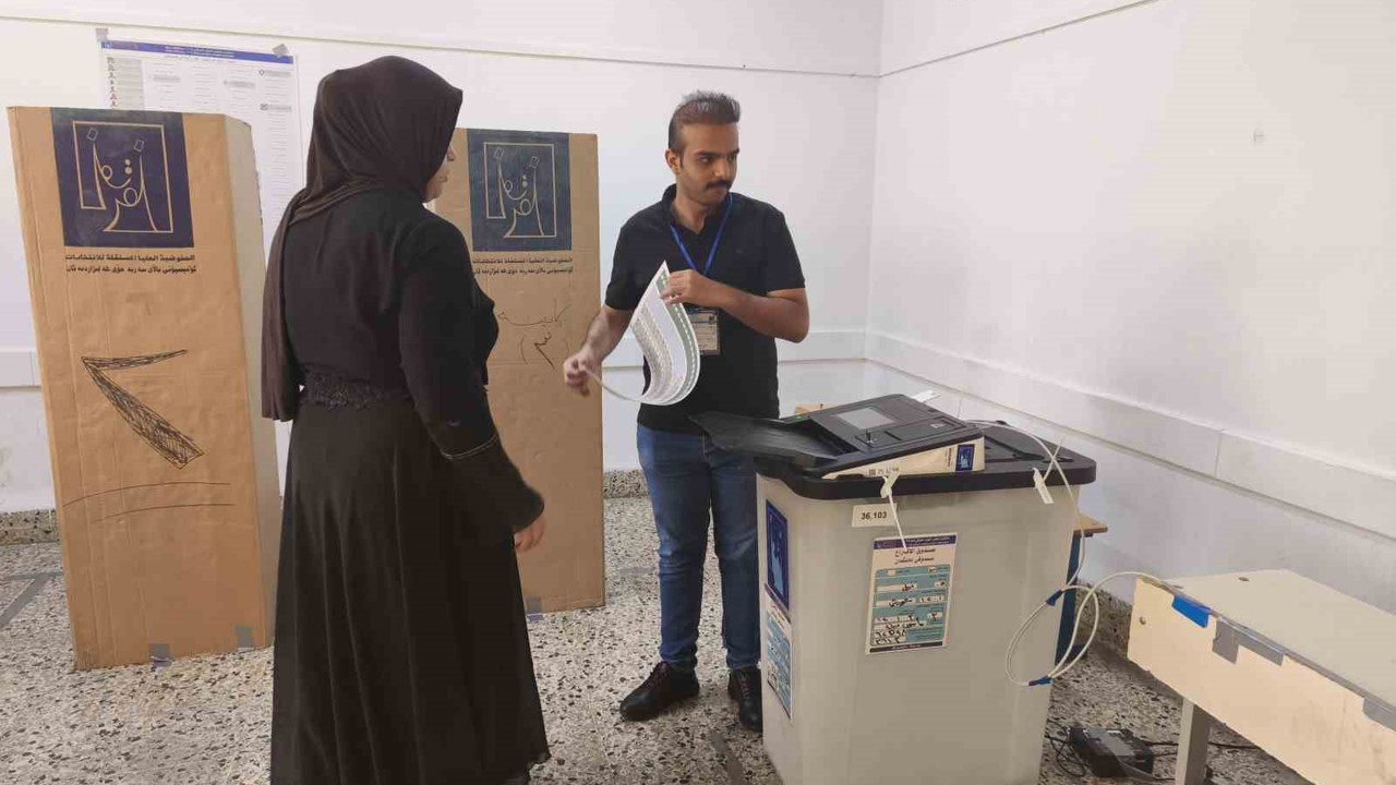 Irak halkı parlamento seçimi için sandık başında
