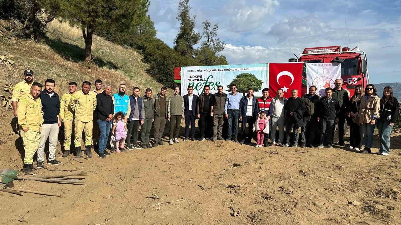 Sarıgöl’de 300 fidan toprakla buluştu
