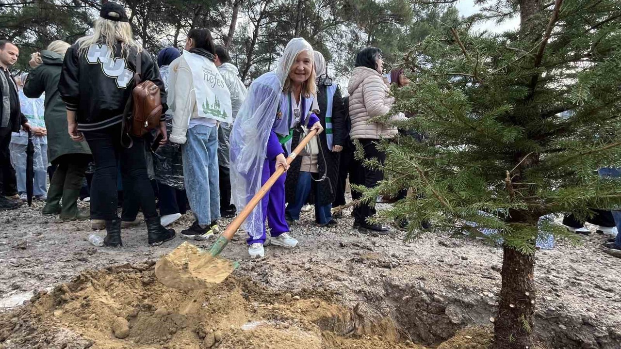 İzmir’de 115 bin fidan toprakla buluştu
