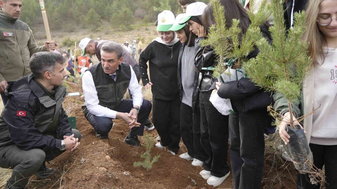 Gümüşhane’de Milli Ağaçlandırma Günü kapsamında fidanlar dikildi
