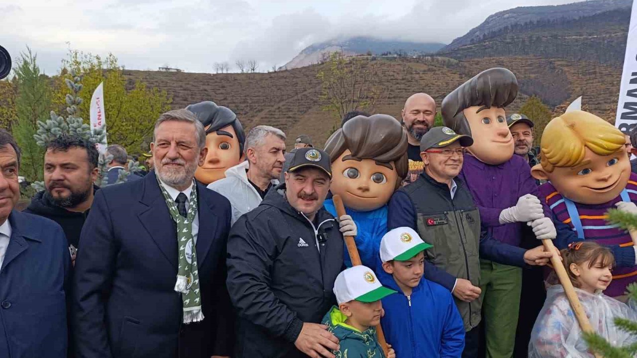 Bursa’da yanan ormanlar Milli Ağaçlandırma Günü’nde yeniden yeşeriyor
