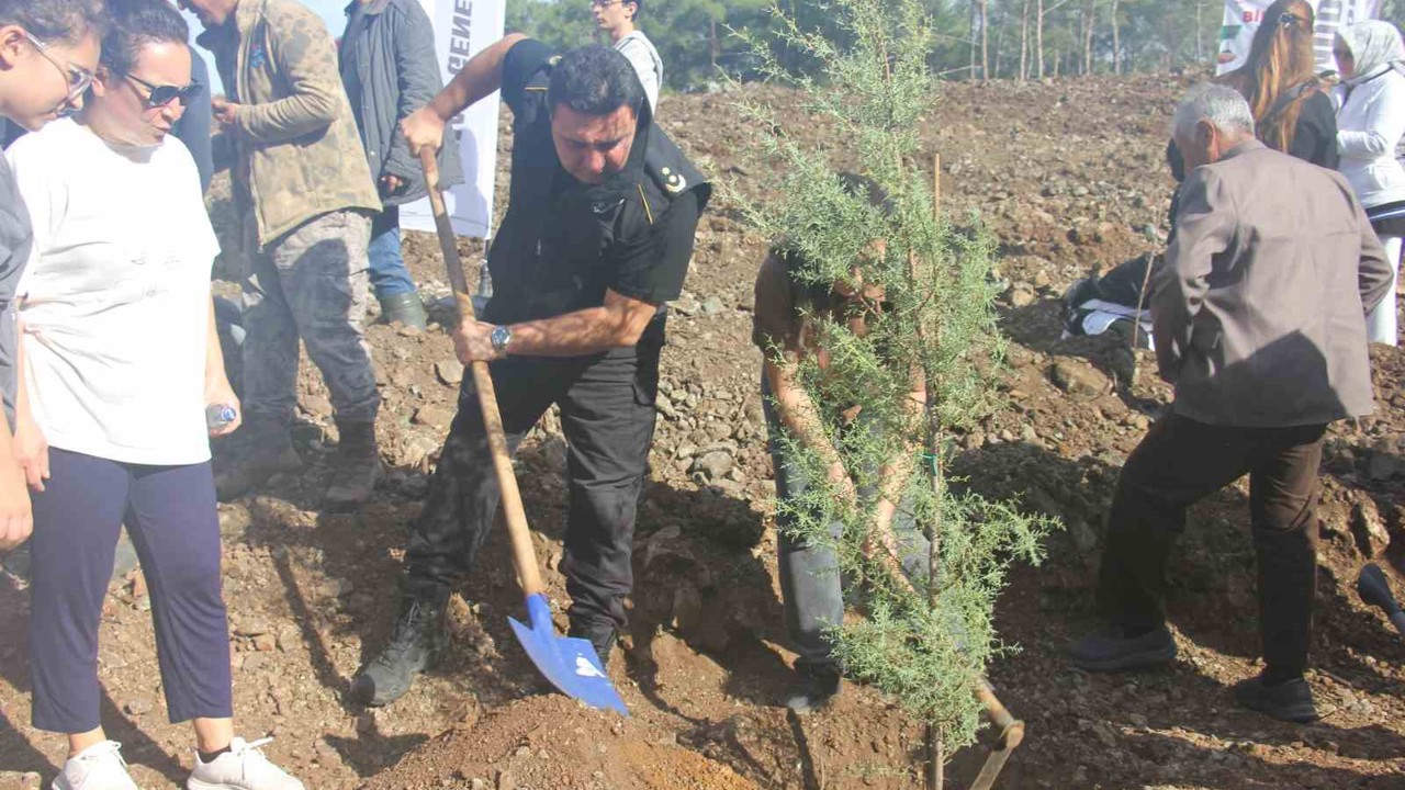 Marmaris, ‘Milli ağaçlandırma ‘gününde 3 bin fidanı toprakla buluşturdu
