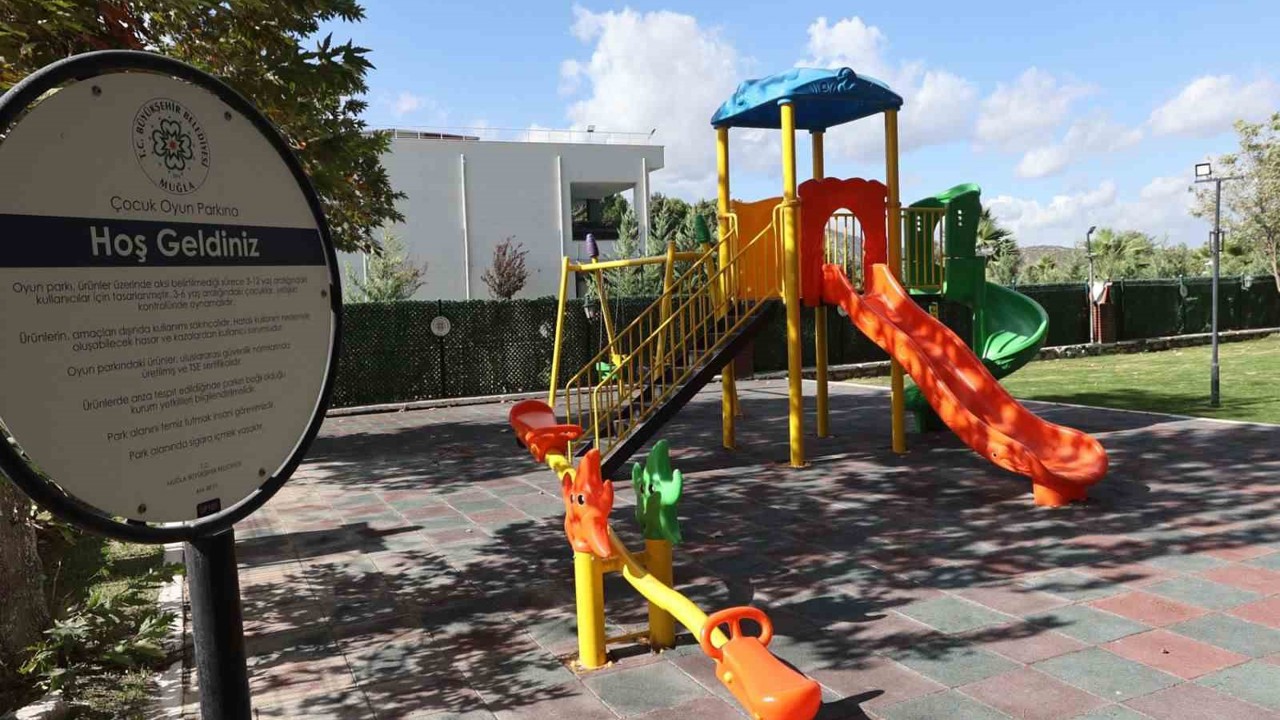 Muğla Büyükşehir’den Yatağan’a yeni oyun alanları ve bank desteği
