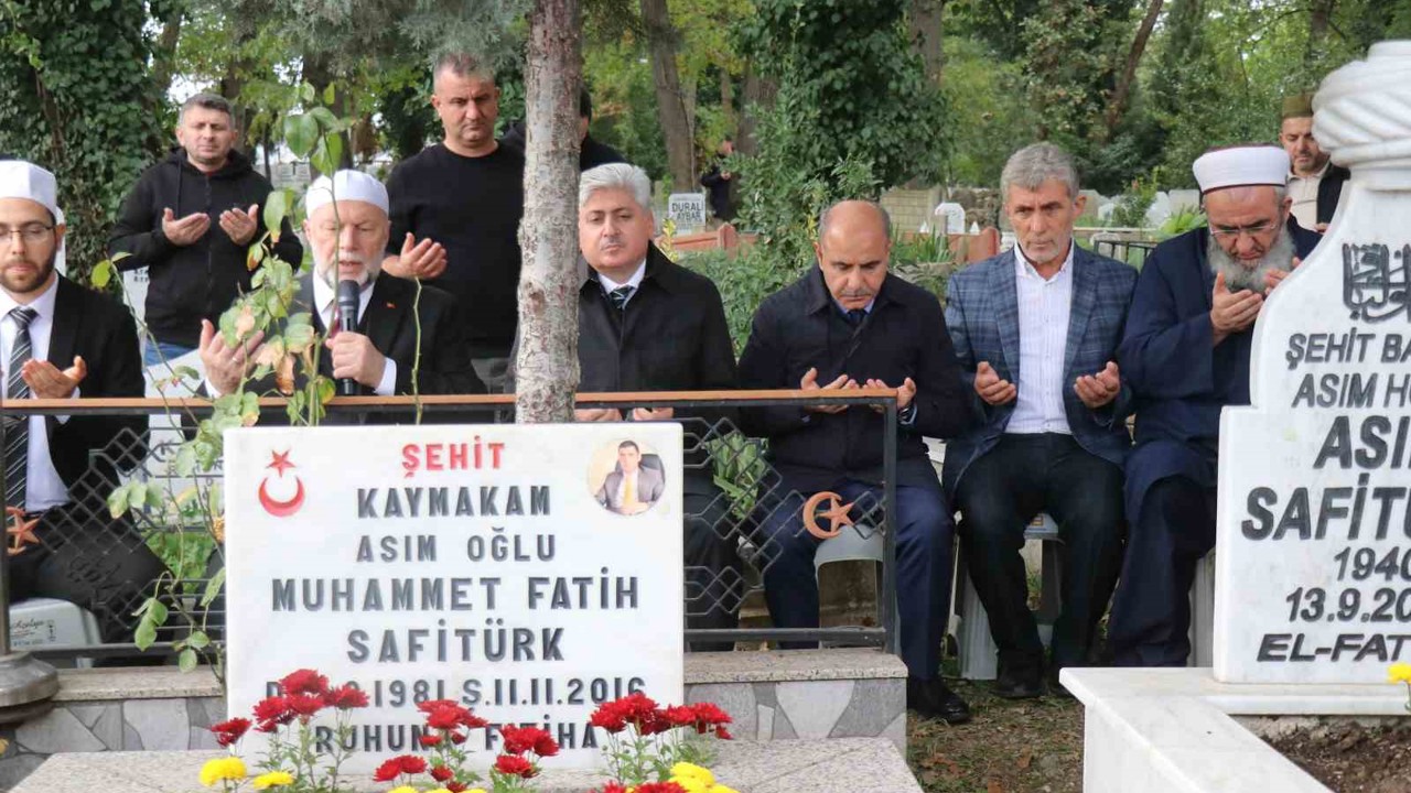 Görevi başında şehit edilen Kaymakam Safitürk, vefatının 9’uncu yılında kabri başında anıldı
