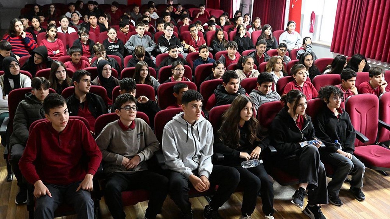 Gaziosmanpaşa Belediyesi, öğrencilere afet bilinci aşılıyor
