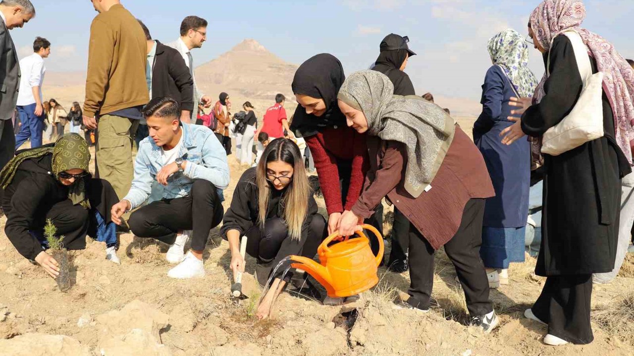 NEÜ’de Milli Ağaçlandırma Günü’nde fidanlar toprakla buluştu
