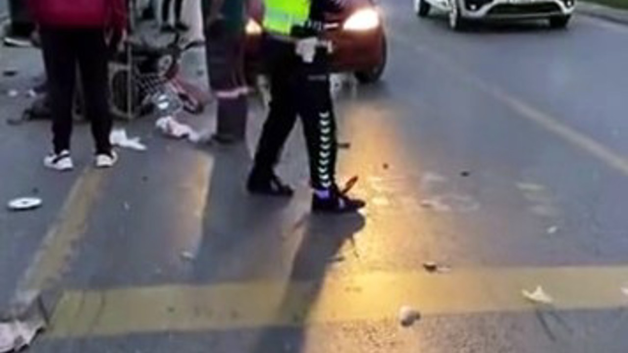 Sakarya’da otomobil ile motorlu bisiklet çarpıştı: 1 yaralı
