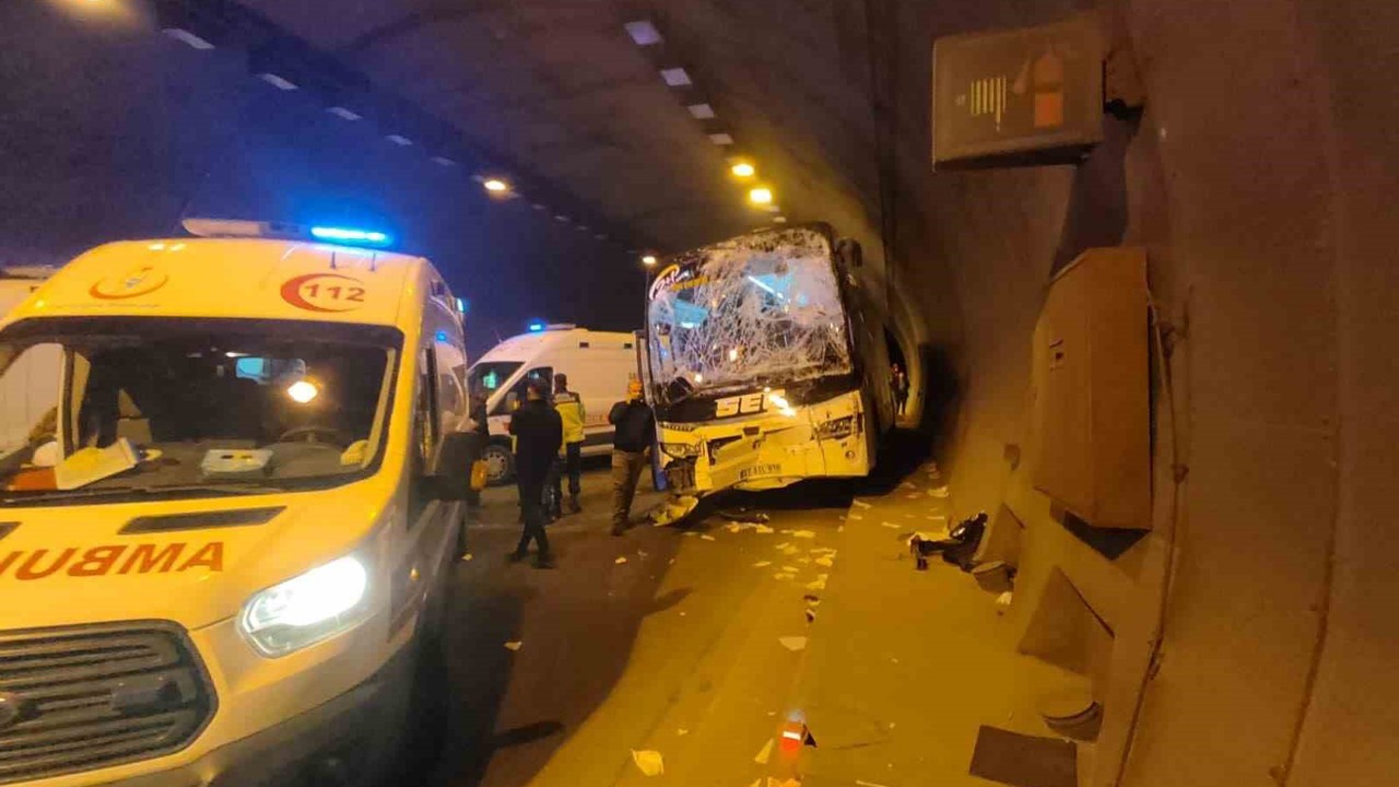 Osmaniye’de otobüs ile tır çarpıştı: 5 yaralı
