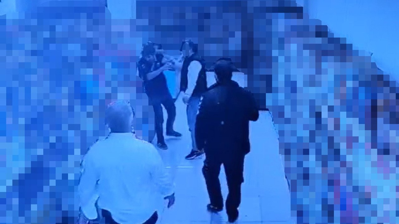 Markette "şeker dökme" diye uyarınca darbedildi: O anlar kamerada
