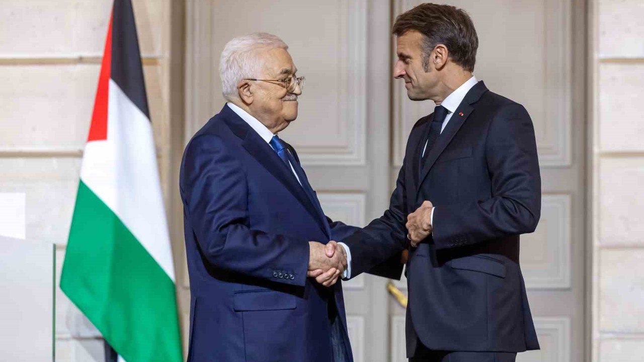 Fransa Cumhurbaşkanı Macron ile Filistin Devlet Başkanı Abbas bir araya geldi
