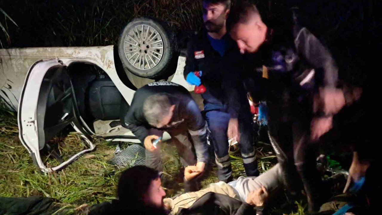 Kaçak göçmen taşıyan otomobil Asi Nehri’ne uçtu: 9 yaralı
