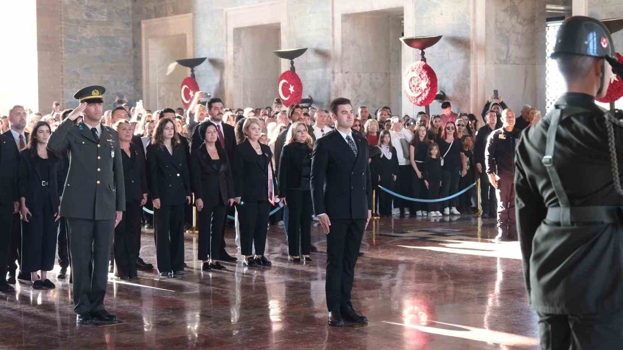 Başkan Mandalinci ve meclis üyelerinden Anıtkabir ziyareti
