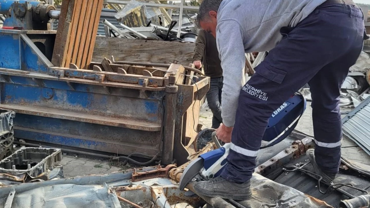 Refahiye’de itfaiye personeline trafik kazalarına müdahale eğitimi
