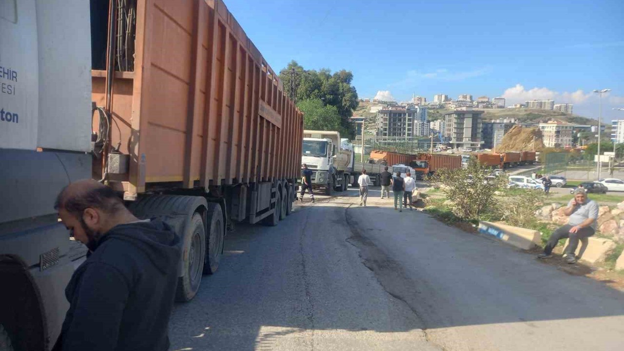 İzmir’de CHP’li belediyelerin çöp kavgası
