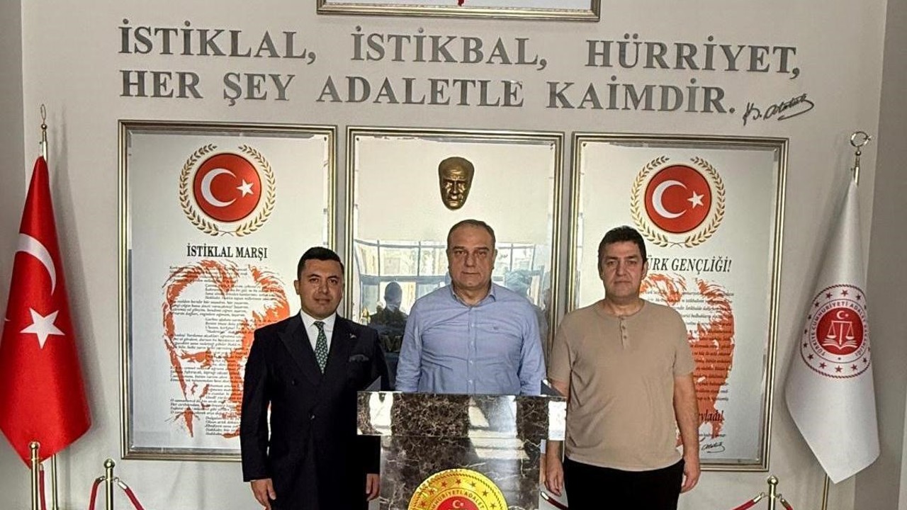 Bağcı, Anamur Adalet Sarayında incelemelerde bulundu
