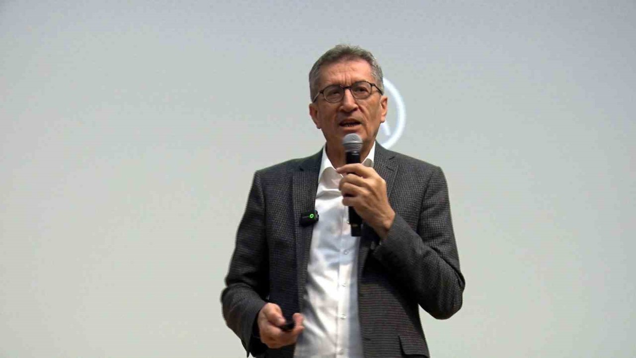 Önceki dönem Milli Eğitim Bakanı Selçuk: "Dünya, eğitim bilimleri ve diğer bilimler açısından çok farklı bir dönemden geçiyor"
