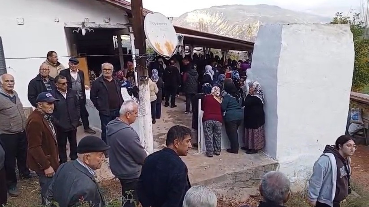 İstanbul’da otel odasında öldürülen Melisa, memleketi Tokat’ta toprağa verildi
