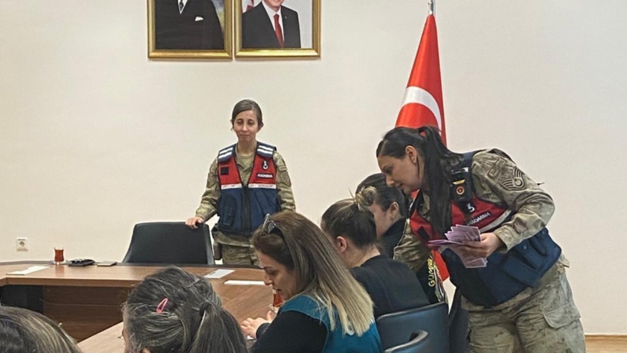 Kadın güvenlik güçlerinden KADES tanıtımı
