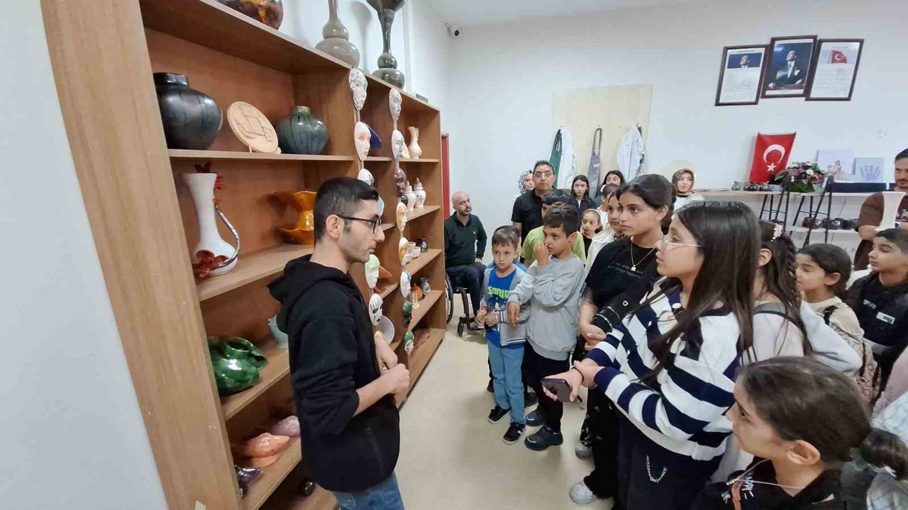 Kursiyer öğrencilerden engelli bireylere ziyaret
