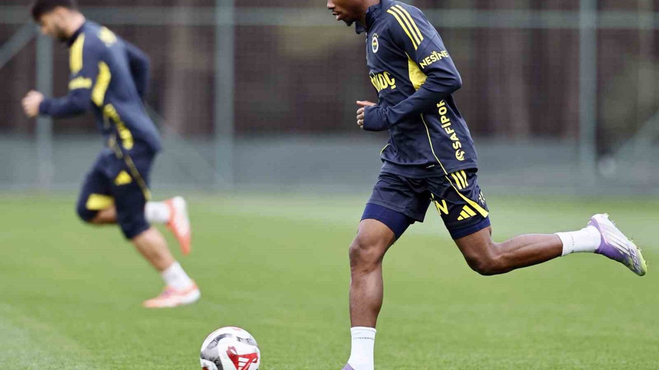 Fenerbahçe günü çift antrenmanla tamamladı
