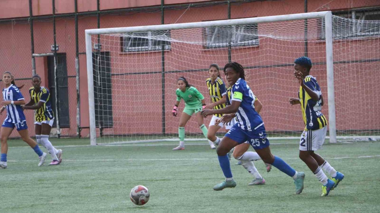 Turkcell Kadın Futbol Süper Ligi: Hakkarigücü: 0 - Fenerbahçe: 2
