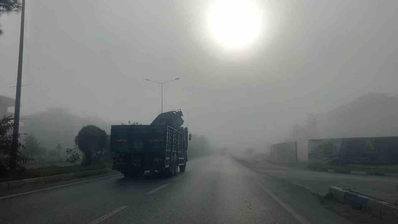 Aydın’da yoğun sis sürücülere zor anlar yaşattı
