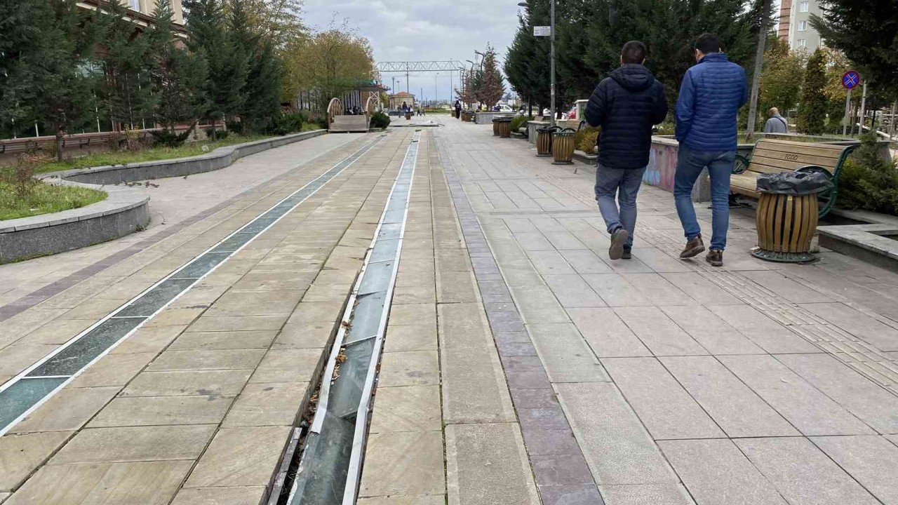 Bakımsız kalan Hatboyu her geçen gün daha da yıpranıyor
