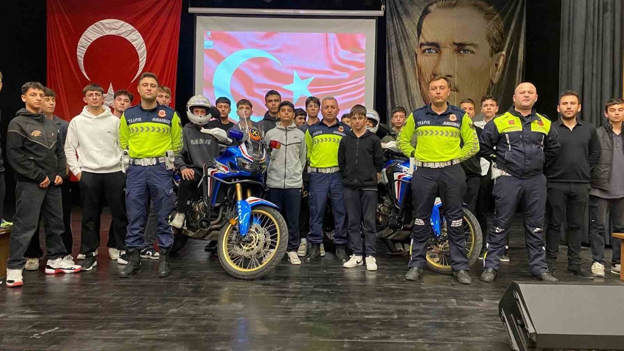 Ezine’de motosiklet sürücülerine yönelik eğitim
