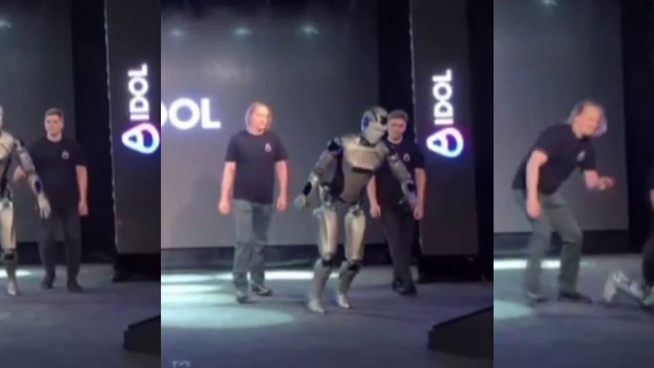 Rusya’da yapay zekalı insansı robotu tanıtım sırasında yere düştü
