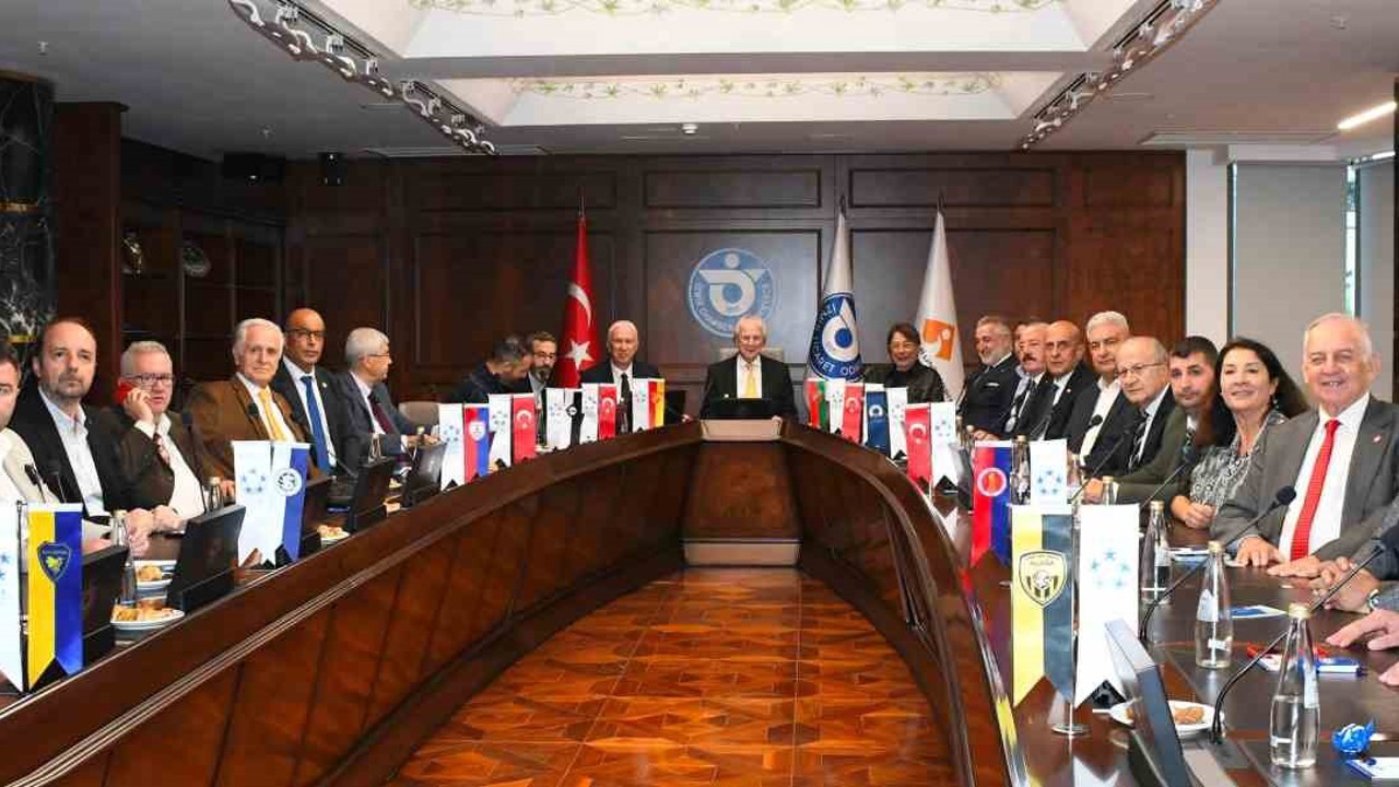 İZVAK’ta İzmir kulüplerinin kent ekonomisine katkısı konuşuldu
