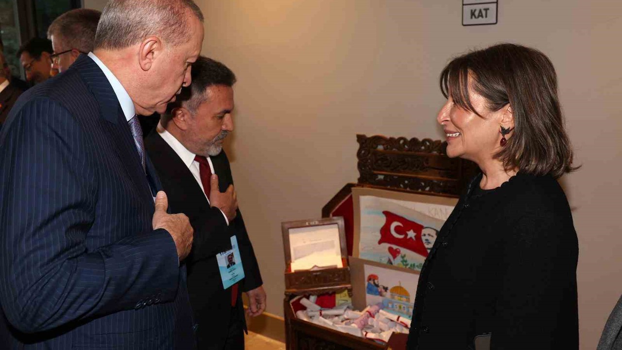 Adanalı çocukların "Kardeşlik Sandığı" Cumhurbaşkanı Erdoğan’a takdim edildi
