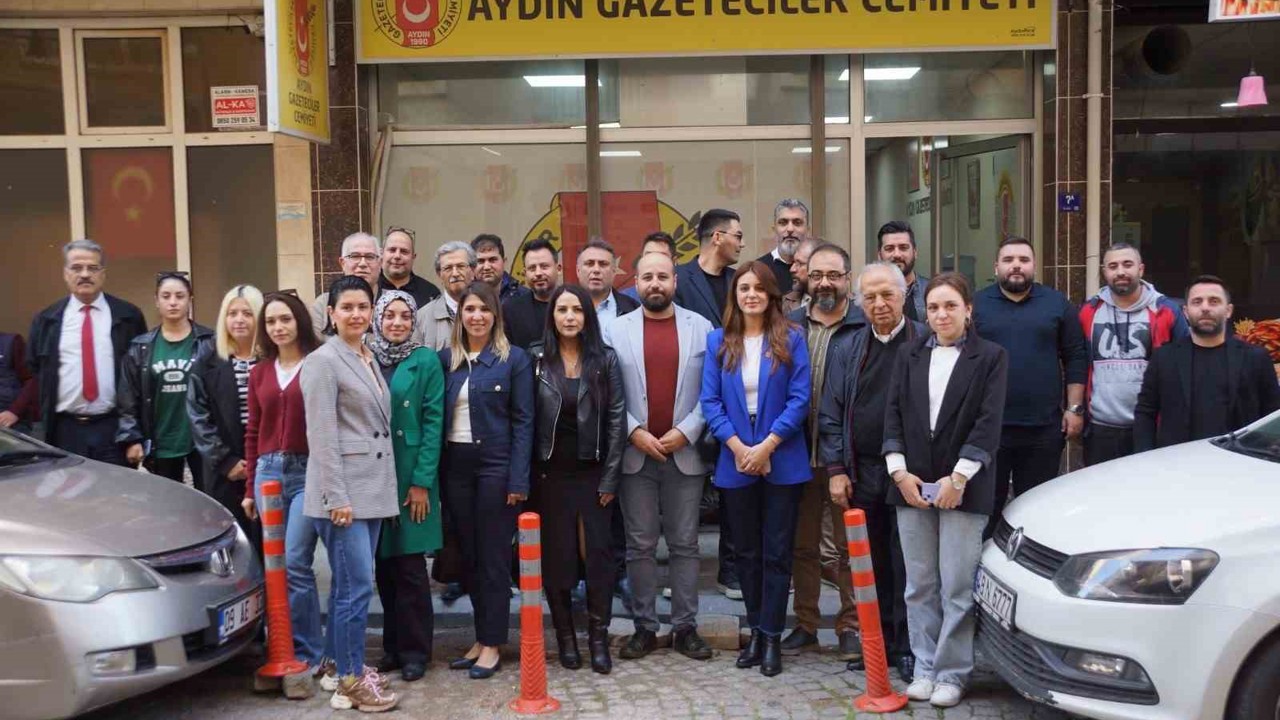 CHP’li belediyelerin basın sorumluları AGC üyeleri ile bir araya geldi
