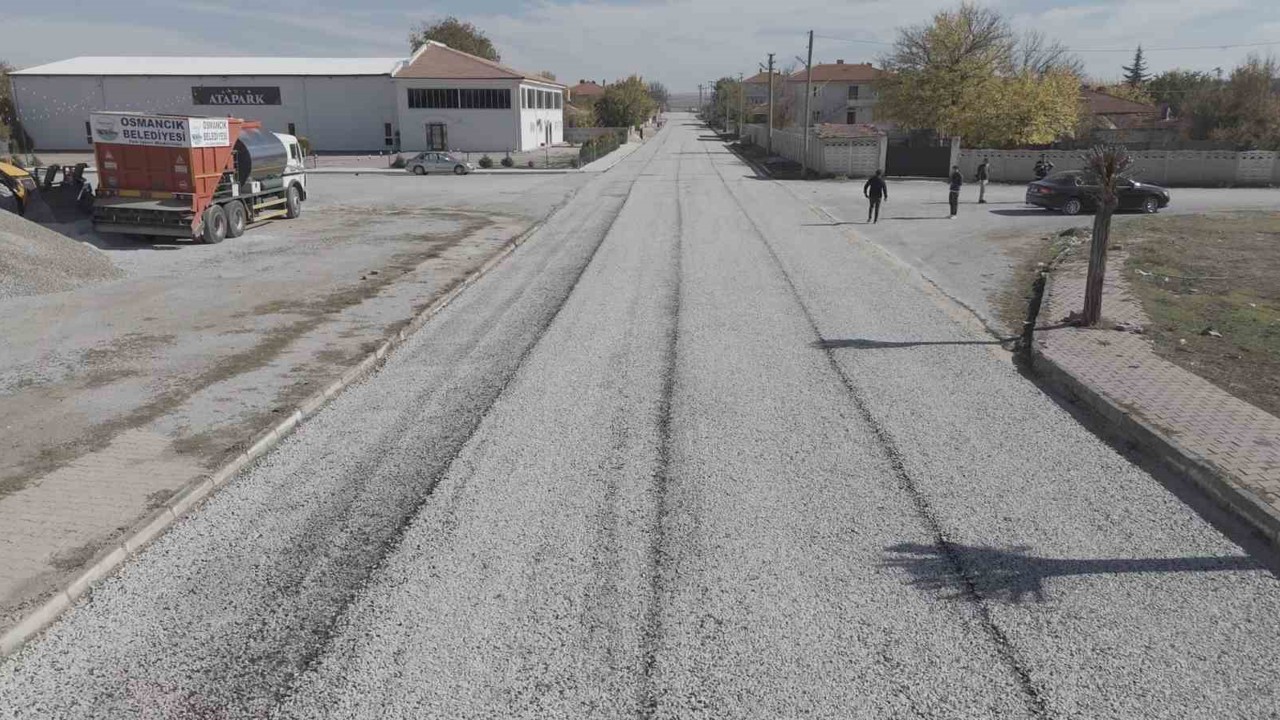 Alaca’da sokaklar asfaltlanıyor, yılların kanal sorunu çözülüyor
