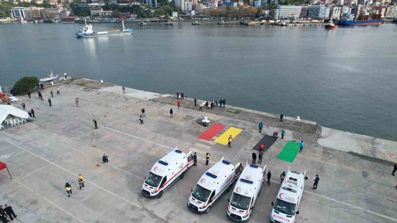 İki yıl önce gemi facialarının yaşandığı Zonguldak’ta gemi kazası tatbikatı düzenlendi
