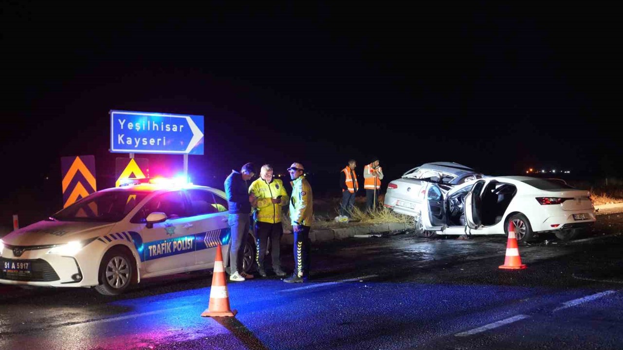 Niğde-Kayseri karayolunda feci kaza: 3 ölü, 6 yaralı
